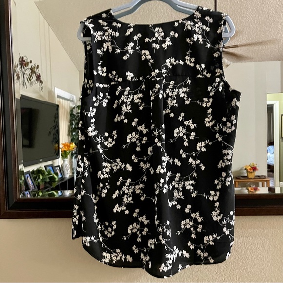 Talbots Ivory and Black Floral Top - Picture 4 of 7